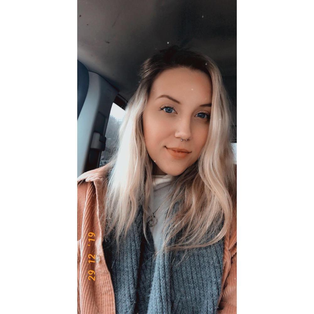 Meet your Posher, Alexis